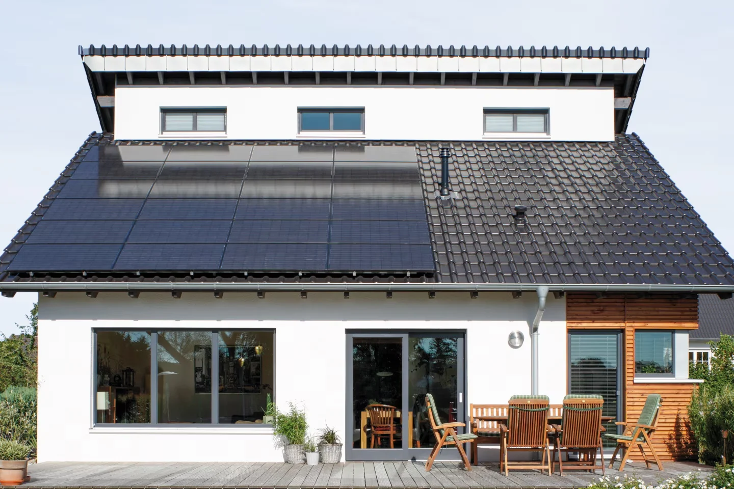 Panel solar JinkoSolar Tiger Neo III